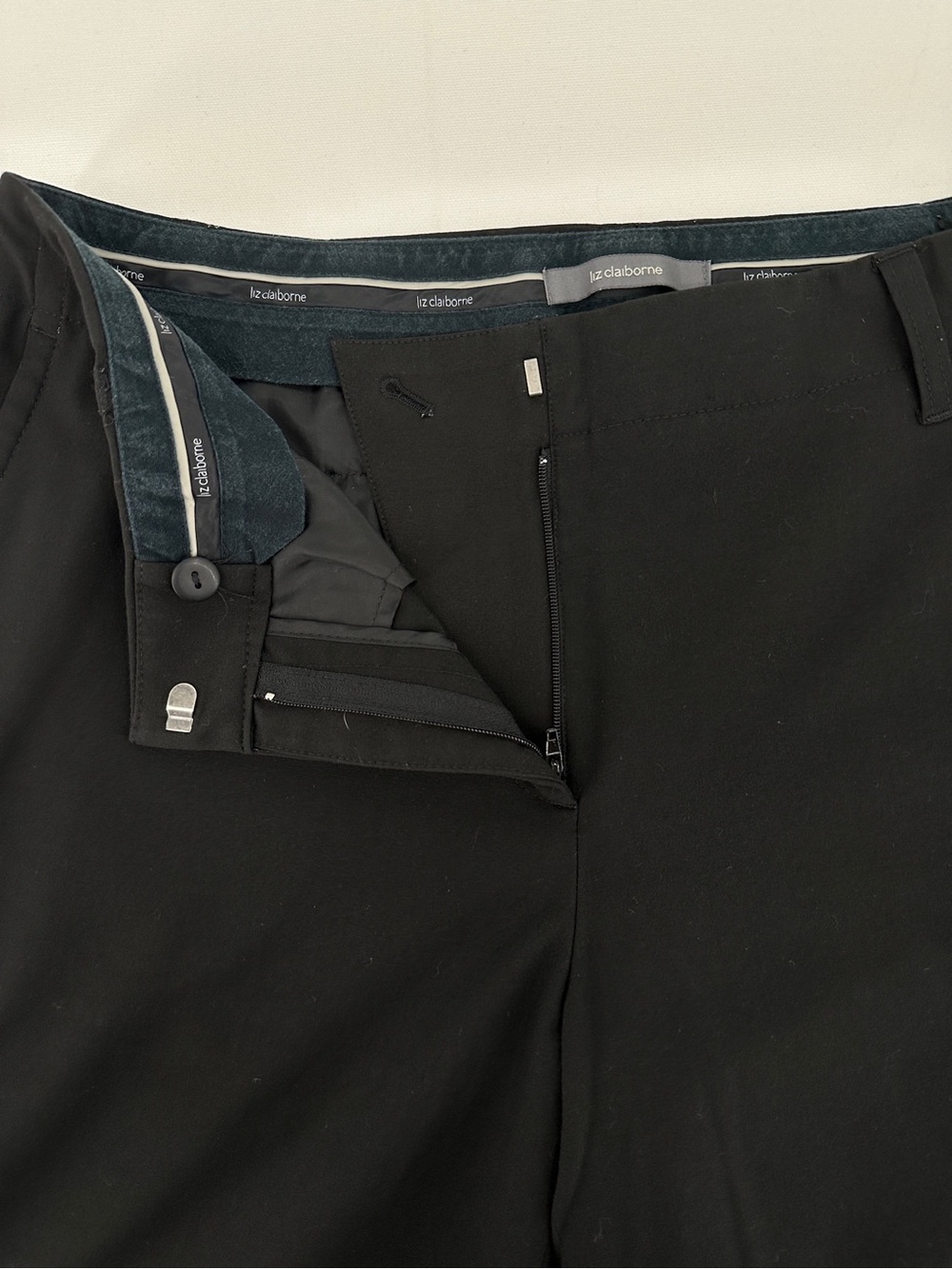 Liz Claiborne Sloane Tailored Bermuda Shorts Black Size 10 - Picture 7 of 9